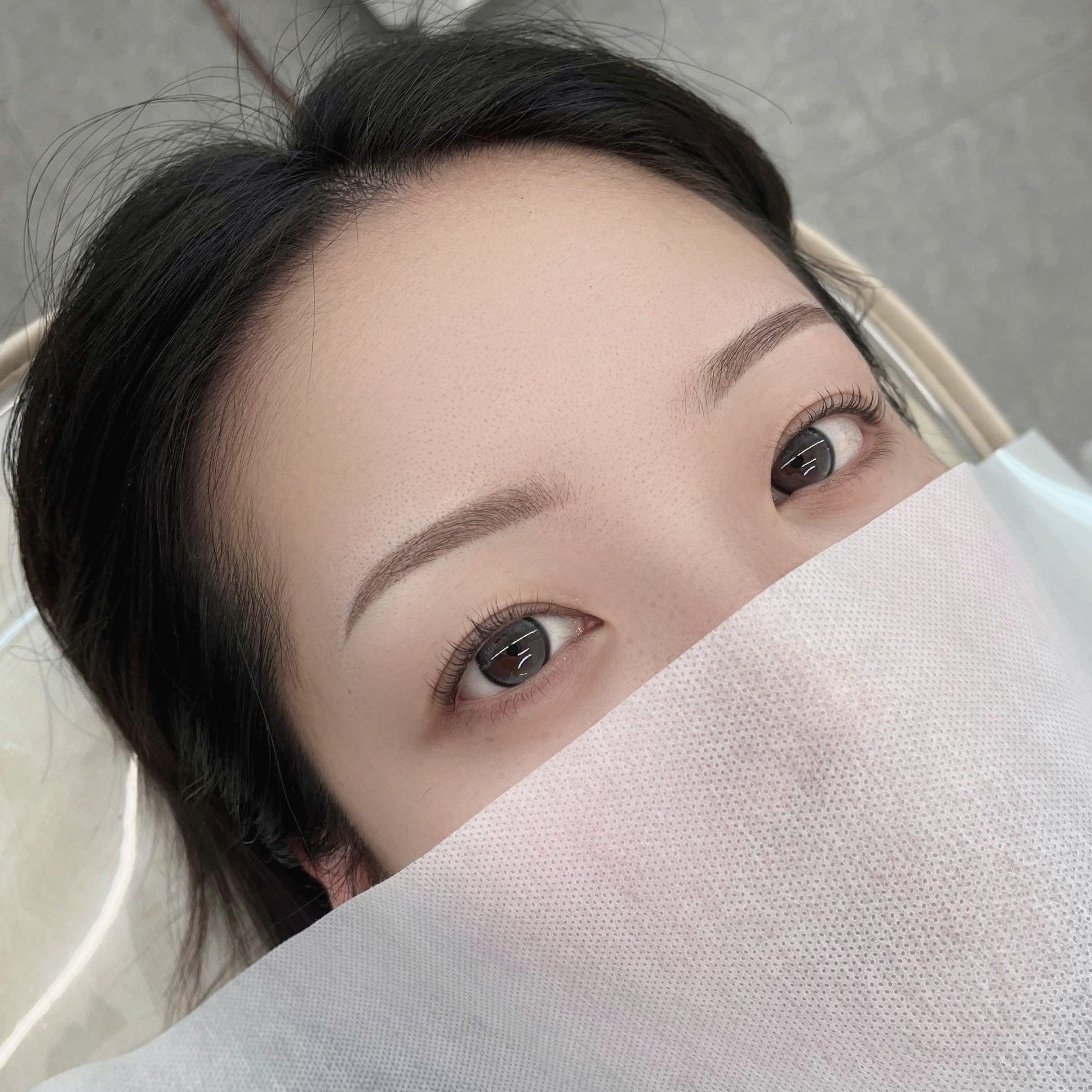 少し濃いめの眉デザイン